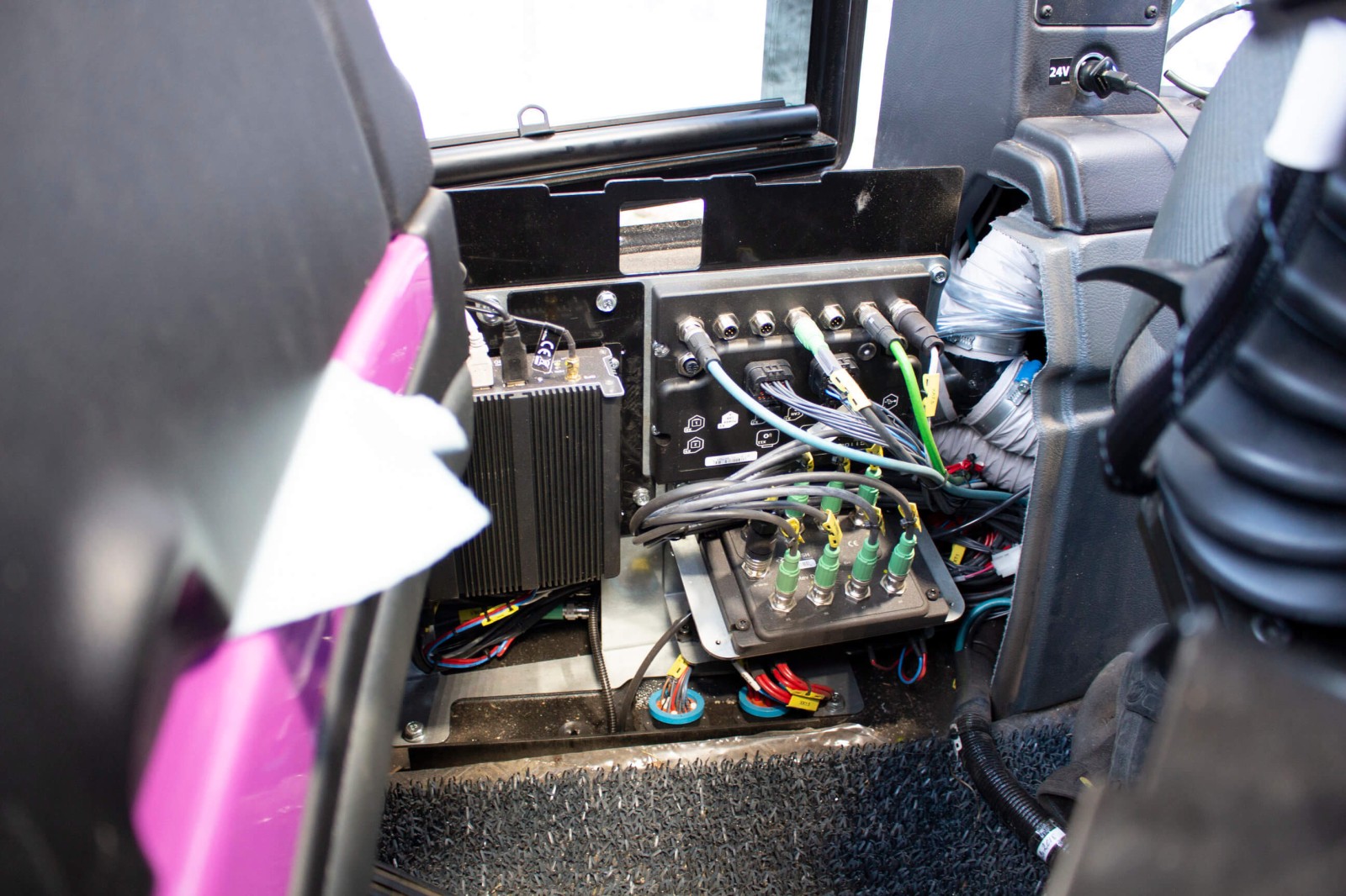 A guide to hydraulic electric controllers